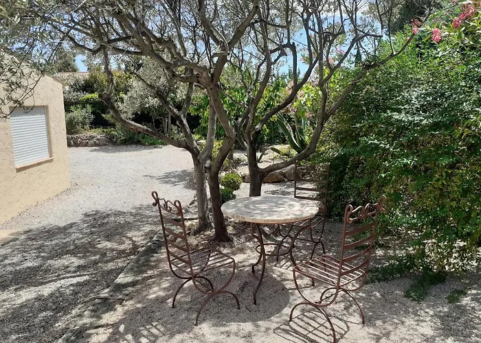 Gite Provencal Independant Avec Piscine Chauffee : Le Suy Bien
